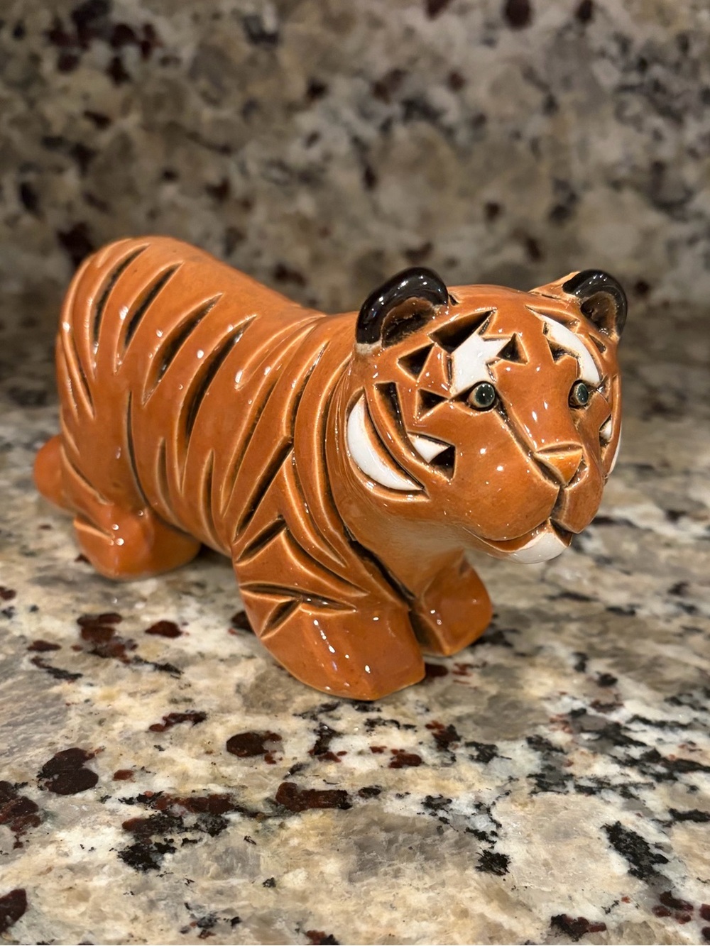 Artesania Rinconada vintage hand-carved, hand-painted ceramic tiger figurine